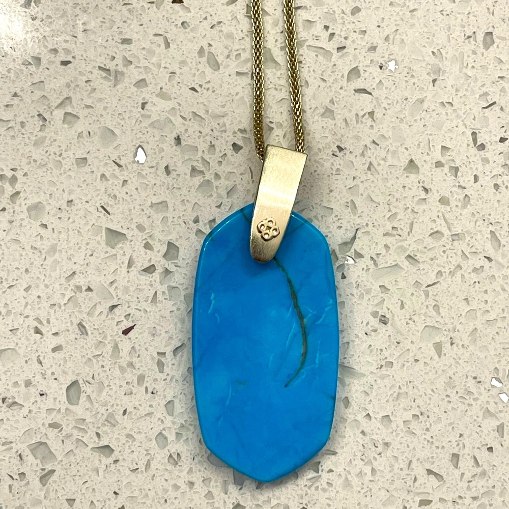 Kendra Scott necklace